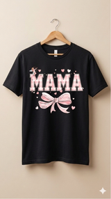 T-shirt "MAMA" Coquette Rose – Nœud & Cœurs · Cadeau Fête des Mères 🎀💕